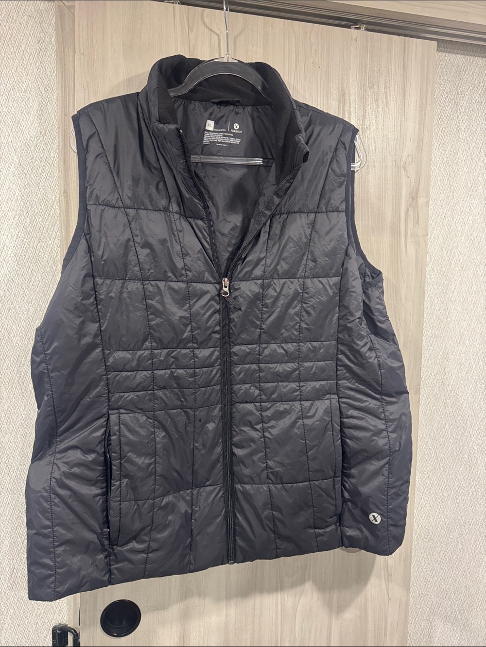 Xersion Black Quilted Women's Vest - Sleeveless Zip Front